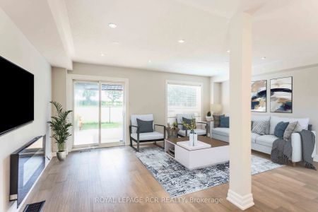 Condo Townhouse For Lease | N9256468 - Photo 2