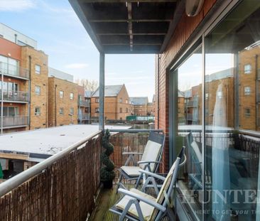 1 bedroom Flat To Let - Photo 2