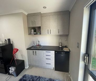 5 Bedroom + Double Garage + Off Street Parking - Photo 3