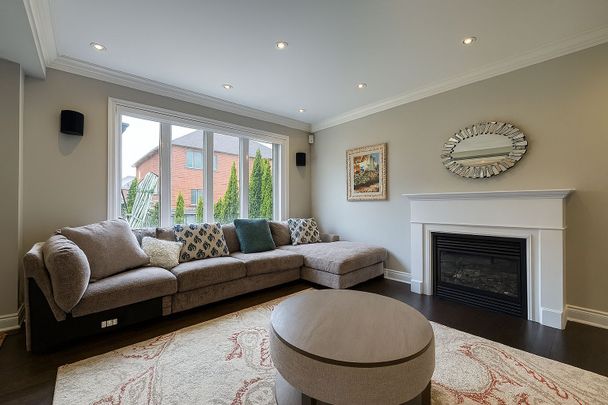 For Lease - 998 Wilbur Pipher Circle, Newmarket, Ontario - Photo 1