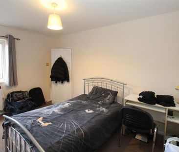 3 bedroom private hall to rent - Photo 5