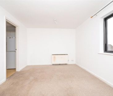 2 bedroom semi-detached house to rent - Photo 5