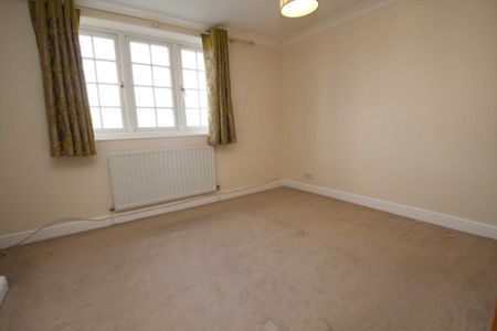 2 bed Terraced for rent - Photo 4