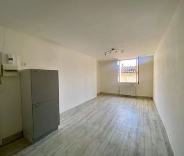 A VILLENEUVE SUR LOT, RIVE GAUCHE T2 AVEC PARKING A PROXIMIT - Photo 3