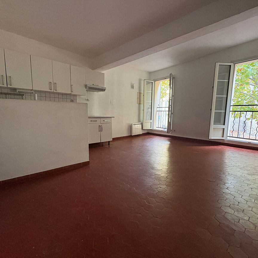 AVIGNON - PLACE DES CORPS SAINTS -T2, - Photo 1