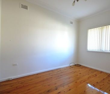 Huge Family Home - Photo 4