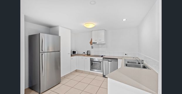 Spacious & Convenient Townhouse in the Heart of Beenleigh - Photo 1