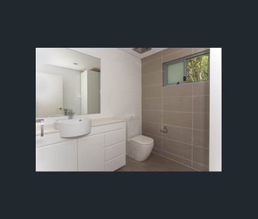 Stylish Beachside Apartment with Generous Living Spaces - Photo 3