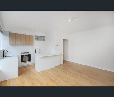 2/20 Surrey Road, South Yarra, Vic 3141 - Photo 3