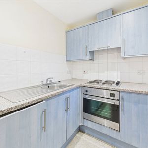 Central Park Towers, 28 Central Park Avenue, Plymouth, Devon, PL4 - Photo 2