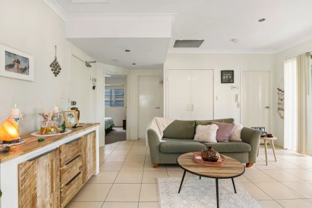 Modern & Well Located Two Bedroom Apartment - Photo 5