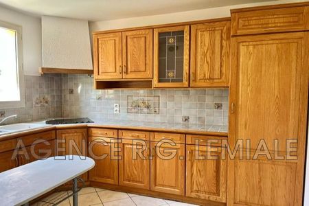 Location Maison 5 pièces 74m² LE MESNIL LE ROI 78600 - Photo 2