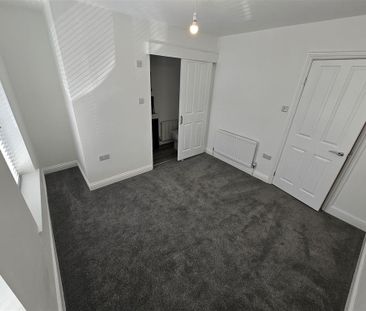 3 bedroom end of terrace house to rent - Photo 6