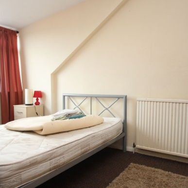 6 Bed - Winston Gardens, Headingley, Leeds - Photo 1