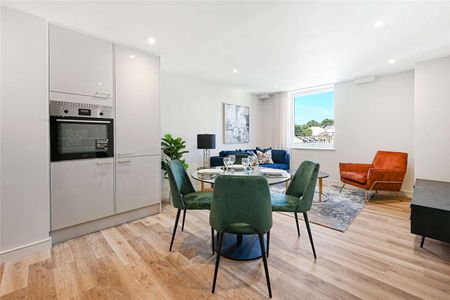 A stunning interior designed one bedroom fifth floor, with lift, the apartment also benefits from weekday concierge. - Photo 2
