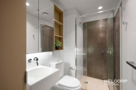 MODERN TWO-BEDROOM HAVEN - FURNISHED APARTMENT - Photo 5