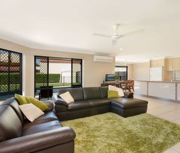 EXECUTIVE FAMILY HOME WITH POOL - Photo 2