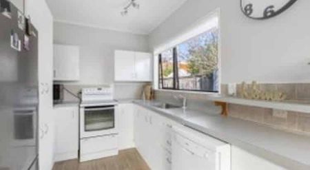 SUNNY 3 BEDROOM HOUSE, FULLY FENCED WITH DECK - Photo 5