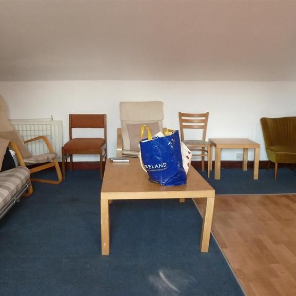 4 bedroom flat to rent - Photo 1