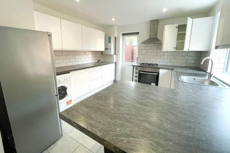 2 bedroom maisonette to rent - Photo 4