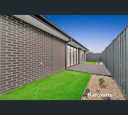 18 Everglades Street, Lyndhurst, Vic 3975 - Photo 1