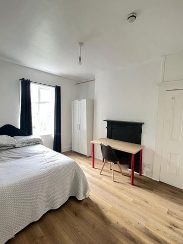 8 bedroom terraced house to rent - Photo 5