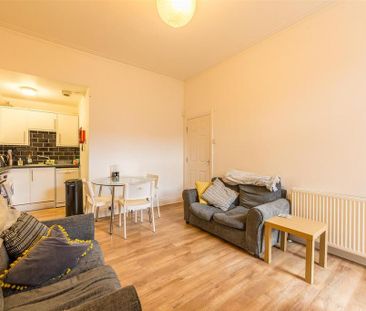 3 bedroom flat to rent - Photo 1