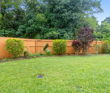 Executive family home with pool and modern comforts - Photo 4