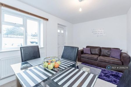 1 bedroom in a house share to rent - Photo 4