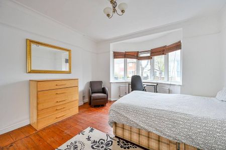 4 bedroom flat to rent - Photo 3