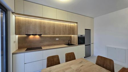 SunLake Residence, Mobilat Utilat, Parcare - Prima inchiriere - Fotografie 3