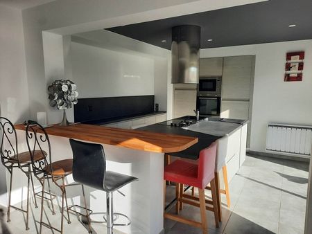 Location Maison 7 pièces 217m² LUNEL 34400 - Photo 5