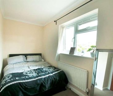 Roycroft Lane, Finchampstead, Wokingham, RG40 - Photo 6