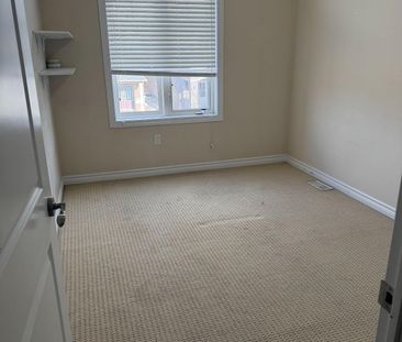 For Lease - 74 Lloyd Crescent, Brampton, Ontario - Photo 4