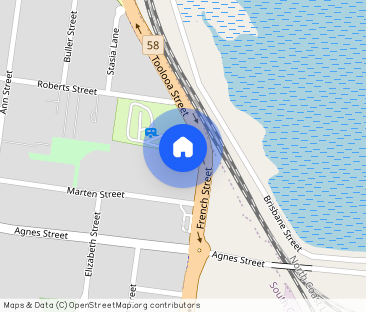 LARGE TOWNHOUSE WITH COMPLEX POOL - Photo 1