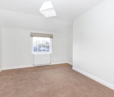 Beautifully presented and comprehensively 4 bedroom property situat... - Photo 6