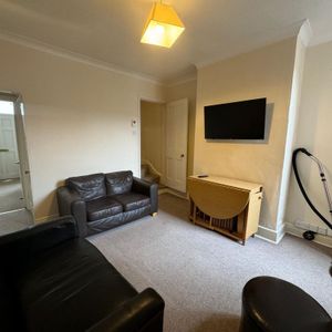 8 Bampton Street - No Deposit & New Price Loughborough - Photo 2