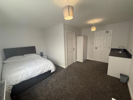 1 bedroom in a house share to rent - Photo 5