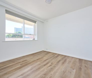 Stylish Renovated Apartment in Prime North Melbourne Location - Photo 4