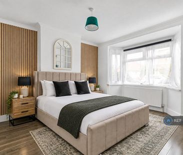 4 bedroom semi-detached house to rent - Photo 6