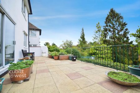 4 bedroom detached house to rent - Photo 2