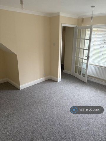 3 bedroom terraced house to rent - Photo 2