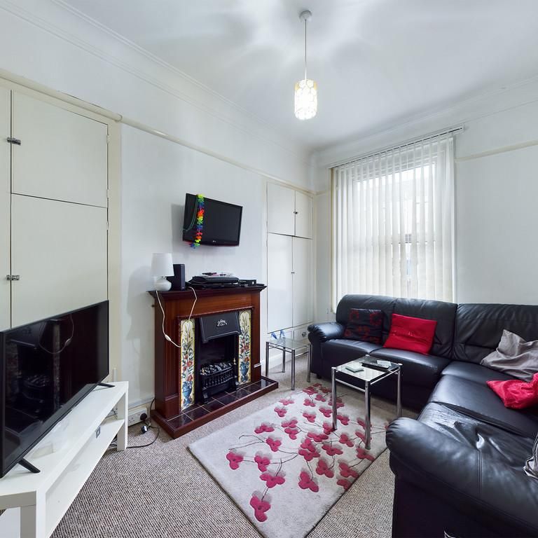 3 bedroom terraced house to rent - Photo 1