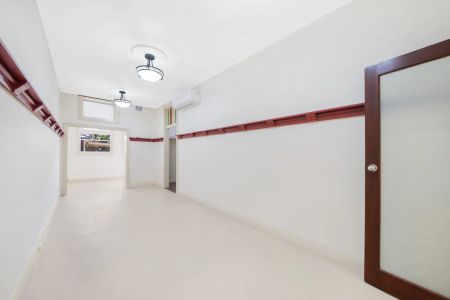 Duplex Sized, Renovated Apartment with Spacious Deck - Photo 4