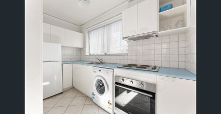 "Fully Furnished Garden Apartment" - Photo 2