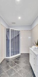 4 Bedroom Lakefront Home - Photo 4