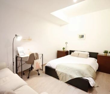 Carrer de Balmes, Barcelona, Catalonia 08007 - Photo 3