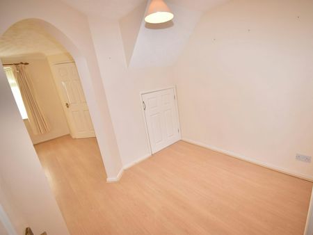 Semi-detached house to rent on - Photo 2