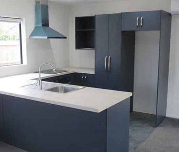 Trendy Townhouse in fabulous location - Photo 3