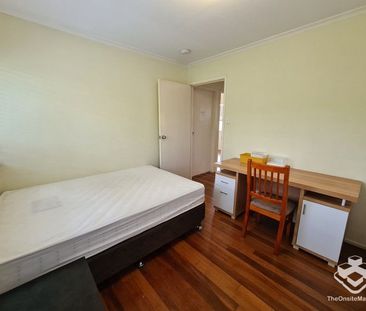 Full Furnished Single Room (Female Only) - Photo 3